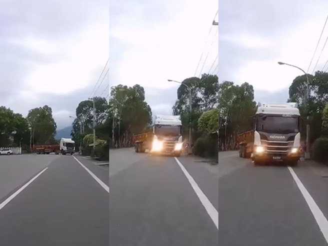 騎士發現遠方有輛大貨車準備迴轉，但貨車因迴轉半徑不足，開到逆向車道，騎士仍一路直行，最後幾秒才停下，開往貨車側邊離開，險釀成對撞。（翻攝自臉書「八卦村 - 行車紀錄器影片上傳中心」）