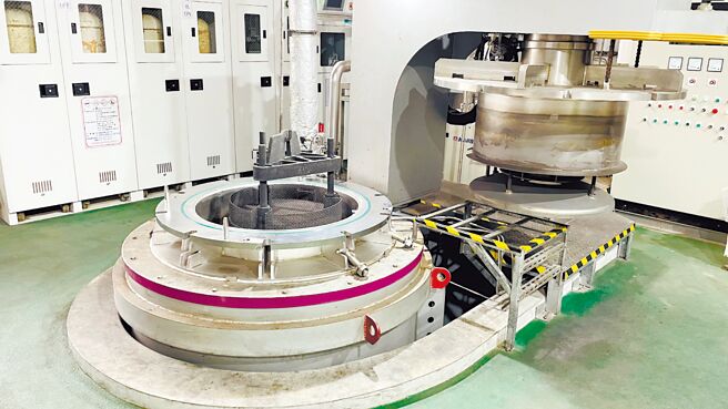 金属中心在经济部技术处科技专案支持下，开发「不銹钢耐蚀暨表面硬化系统设备」，协助不銹钢产业开发高值产品。图／金属中心提供