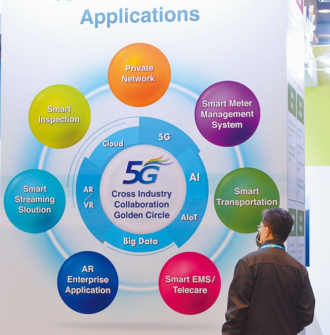 爱立信公布最新《行动趋势报告》，预测全球5G用户数将在今（2022）年底突破10亿大关，到了2027年可达44亿，相当于近半数行动用户皆使用5G。（本报资料照片）