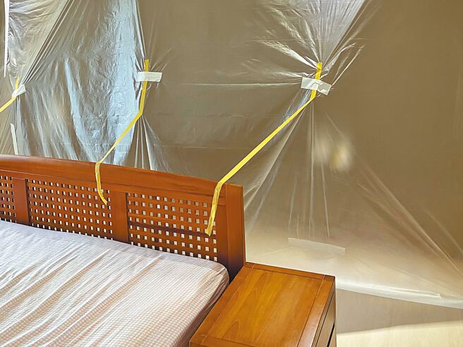 刘姓男子找除虫林姓业者到家中喷药，没控制好剂量又没清场，害刘男一家4口全都中毒，4岁小女儿急救后心、肺、脑、肾衰竭不治。高雄地检署侦结后，发现林男等人都没有执照，依《过失致死罪》将林男及帮手的陈姓男子起诉。（业者提供／袁庭尧高雄传真）