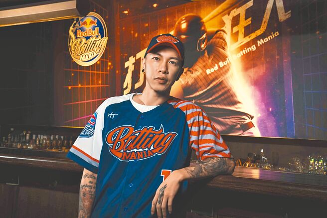 「頑童MJ116」小春昨出席活動，分享近來正集結球隊力量帶給偏鄉學生更多棒球資源。（Red Bull提供）