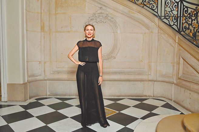 女星Naomi Watts出席Dior 2022秋冬高级订制服装秀。（Dior提供）