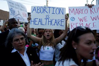 美最高法院推翻墮胎權  超過5成民眾不挺