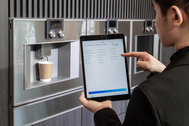 Gaggenau透過Home Connect智慧聯網服務無縫整合，提升了廚電的互動性、功能性與安全性。（Gaggenau提供）