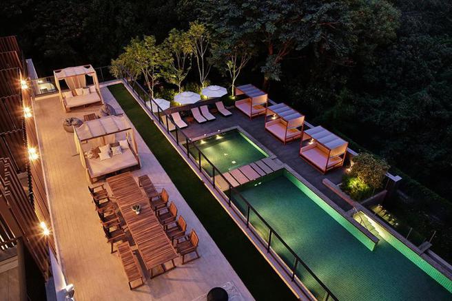 （捷丝旅台南十鼓馆，可享鼓韵一大床客房或鼓悦两小床客房住宿乙晚，体验网美最爱户外温水泳池。图／捷丝旅）