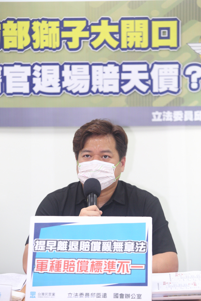 外传民眾党已拍板立委邱臣远（图）参选基隆市长、高虹安出战新竹市长，将于下周临时中央委员会宣布徵召。届时基隆市长将形成「五脚督」的战况，邱7日受访时也回应，拍板定案仍要透过党的机制，若有需要会全力以赴。（张铠乙摄）