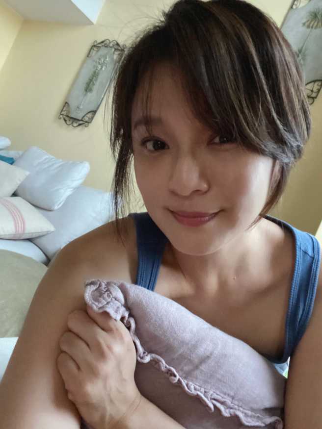 梁家榕一张嫩脸，完全看不出已年过半百。（图／取材自梁家榕脸书）