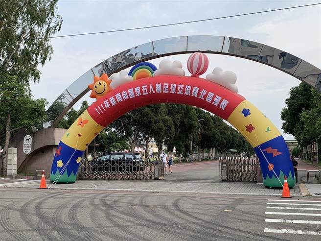 竹南鎮公所上周協辦外籍移工5人制足球賽。（竹南鎮公所提供／謝明俊苗栗傳真）