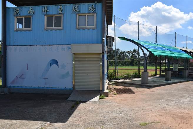 照南國中分校預定地目前設有照南棒壘球場。（謝明俊攝）