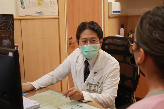 女子因先天性「肾盂输尿管接合处狭窄」致肾积水，医生为她摘除无功能的右肾，术后恢復良好。（台中慈济医院提供／陈淑娥台中传真）