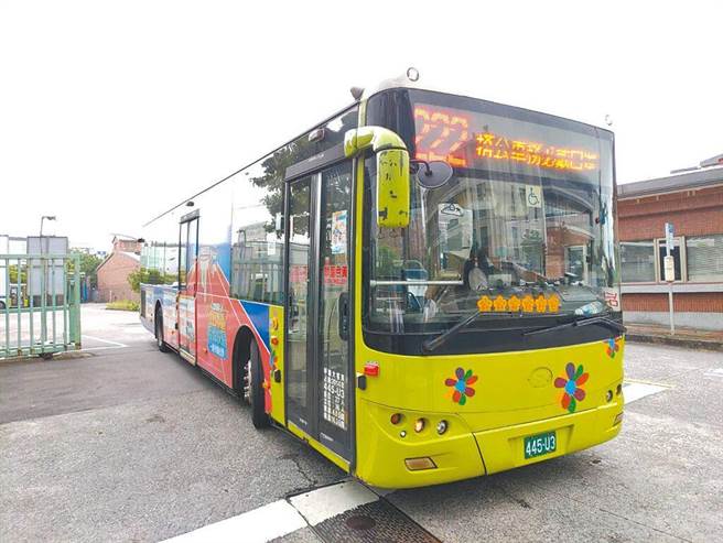 台北市公共汽车商业同业公会酝酿月底争取调整运价，双北已冻涨24年的公车票价恐也面临涨价压力，台北市长柯文哲今出席活动受访表示，若是政府钱不够补贴运价，就会导致票价上涨。（本报资料照）