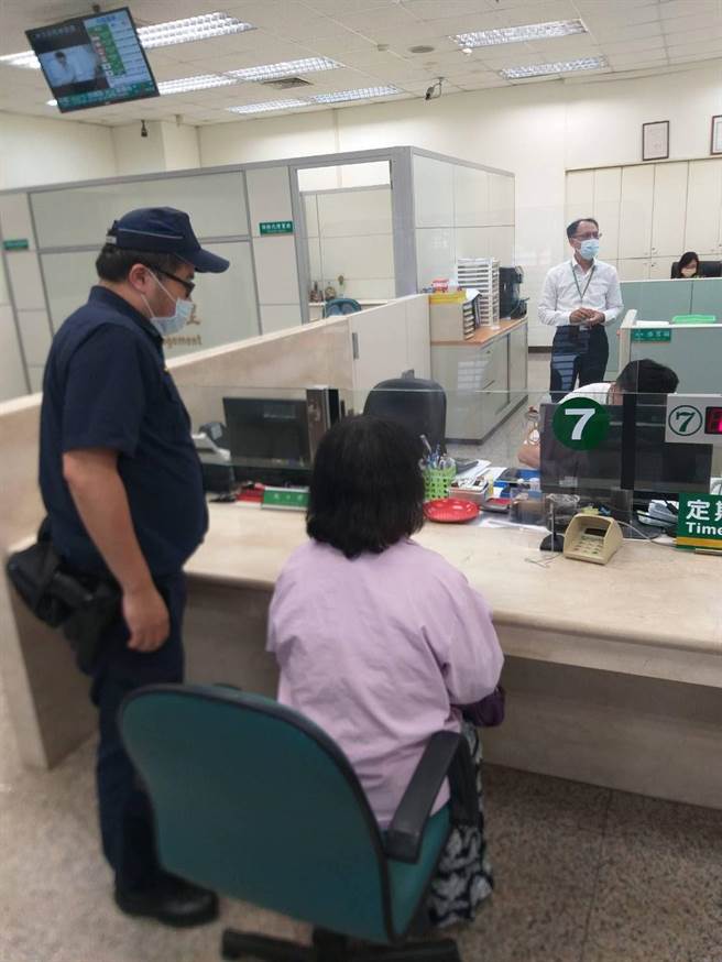平鎮一名63歲陳姓婦人近日遇上假檢警詐騙。（翻攝畫面／蔡明亘桃園傳真）