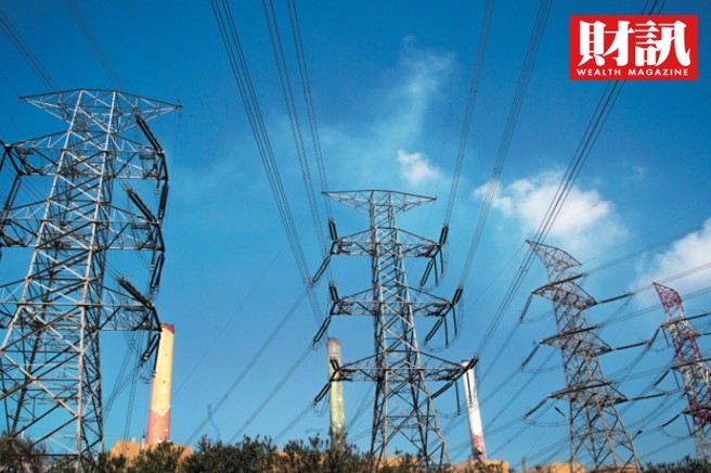 根据《财讯》报导，4年没调的电价，终究在国际趋势下调涨了；然而这次为了降低衝击，继续冻涨的民生电价，到第4季还撑得住吗？(图/财讯提供)