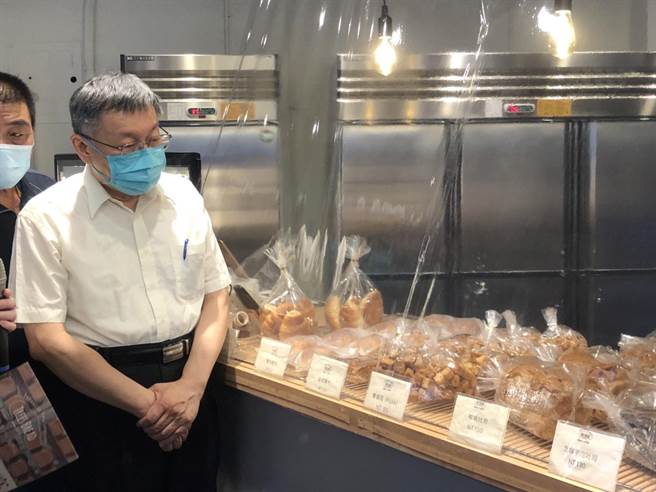 柯文哲今下午出席不公开行程时临时受访，并力挺黄珊珊绝无行政不中立，也无利用行政资源绑桩。（台北市政府提供／陈薏云台北传真）