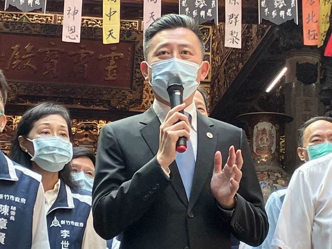 林智坚7日亲上火线回应论文抄袭事件。（王惠慧摄）