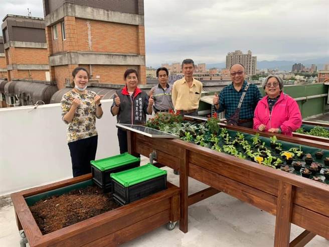 桃園中原里獲低碳永續家園銀級認證。（桃園市環保局提供／陳夢茹桃園傳真）