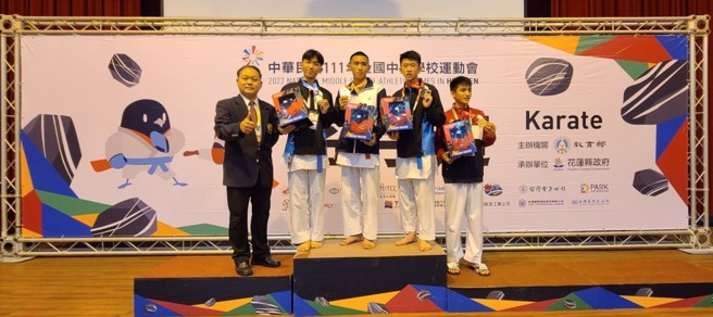 陳汎哲榮獲國中男子第三級對打銀牌、908張柏宇榮獲國中男子第三級對打銅牌。(照片/台北市教育局提供)