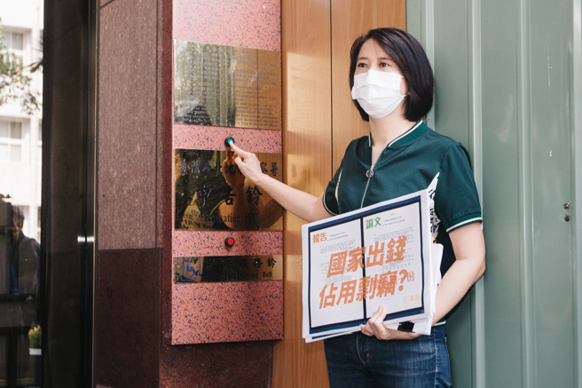 台北市议员王鸿薇(见图)7日至台北地检署按铃控告林智坚诬告与违反着作权法。(郭吉铨摄)