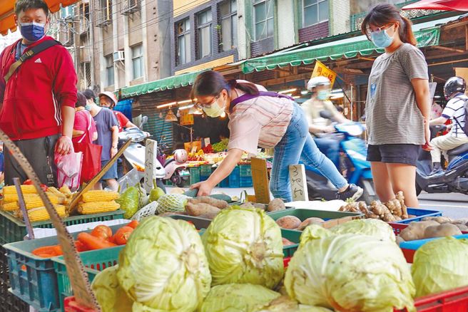 公平交易委员会表示，自去年第4季以来，歷经疫情、海运塞港、俄乌战争等因素影响，致仰赖进口之国际原物料价格高涨，国内相关制品价格亦攀升。（示意图／资料照，姚志平摄）