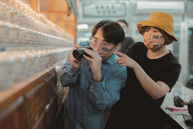 《东园志》深入探索在地，以文字与图像引发读者好奇心。（摄影／彭柏璋）