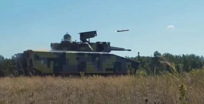 發射長釘飛彈的KF-41山貓步兵戰車。(圖/Youtube)
