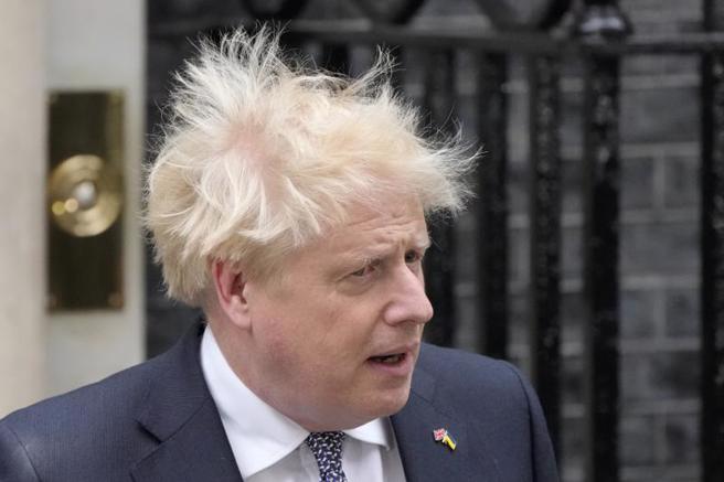 强生表示，对于自己无法继续实现对选民的承诺感到痛苦。（图／美联社）