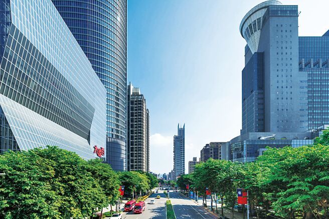 新板特区是新北最大CBD，匯聚政商中枢核心量能，中原站以「新板特区下一站」优势崛起，厂办总部市场热络，新案超抢手。