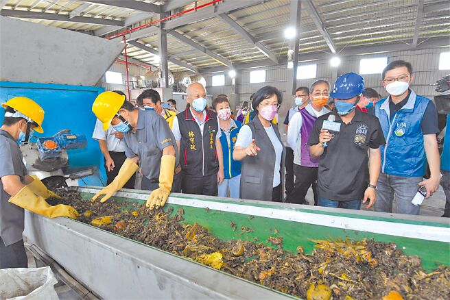 彰县府争取中央补助经费，扩建彰化县田尾堆肥中心二厂，6日举行启用仪式，预期未来厨余处理量，可从每年4800公吨提升到7200公吨。（彰化县政府提供／吴敏菁彰化传真）