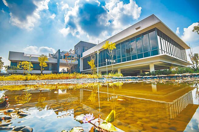 南投县长林明溱上任8年一共减债68亿余元，但与8年前相比，平均背债仅少约1.23万，原因在不敌人口流失，8年少了近2万人，因此加重负担。（本报资料照片）