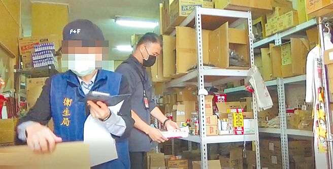 檢方總共查封超過1000公斤的過期食品，共回收下架1550公斤的商品。（高雄地檢署提供／楊舒婷高雄傳真）