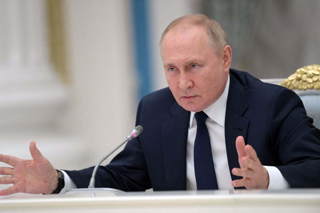 俄罗斯总统普丁7月7日在莫斯科向国会领袖发表谈话的神情。（路透）(photo:ChinaTimes)