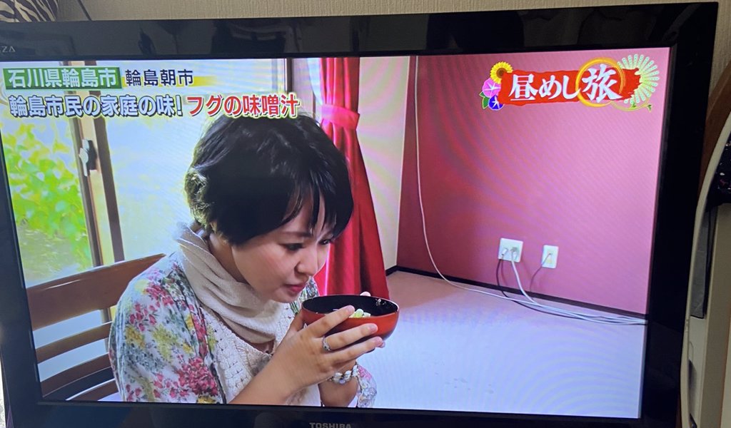 《东京电视台》仍我行我素报导旅游美食节目。截自@Michelle_IKMN推特(photo:ChinaTimes)