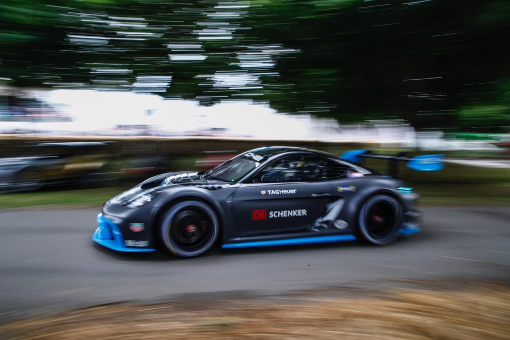 從Goodwood啟程世界巡迴，Porsche GT4 ePerformance 純電跑車全球首度登場(圖/	CarStuff)