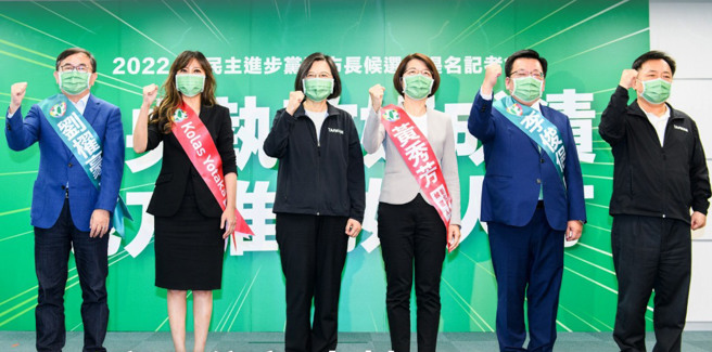 總統蔡英文6日宣布，徵召黃秀芳、李俊俋、Kolas Yotaka、劉櫂豪參選縣市首長的消息。（圖／取自蔡英文臉書）