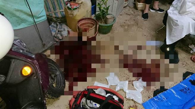 新北市三芝区昨日晚间发生一起死亡意外，有两名男子在铁皮工寮喝酒聊天时，突然被倒塌的轻钢架砸伤，造成1死1伤的事故。(淡水警分局提供)