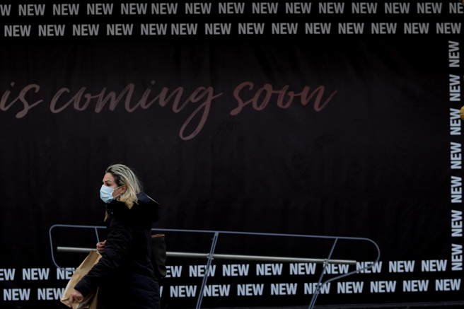 专家认为，BA.4、BA.5变异株让人们很难防备。(图／美联社)