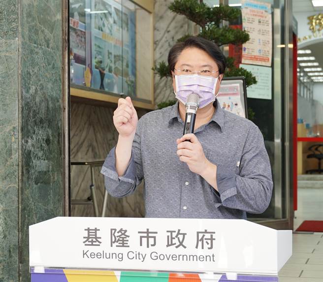 基隆市長林右昌8日表示，確診首晚盜汗、畏寒，幾乎整晚沒睡。（基隆市政府提供／張志康基隆傳真）