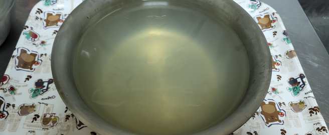 一般在北海岸郊区可看到店家贩售石花菜，再自行烹煮为石花冻，因过程超简易。（图／报系资料照片）