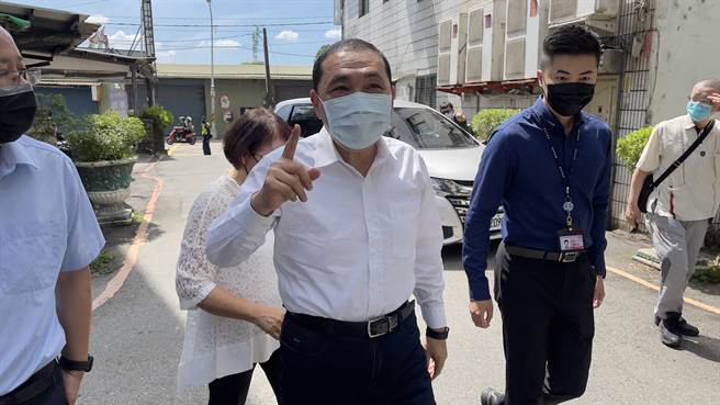 有关营养午餐涨价的议题，侯友宜表示一定要兼顾物价、健康及照顾弱势三个方面。（吕健豪摄）