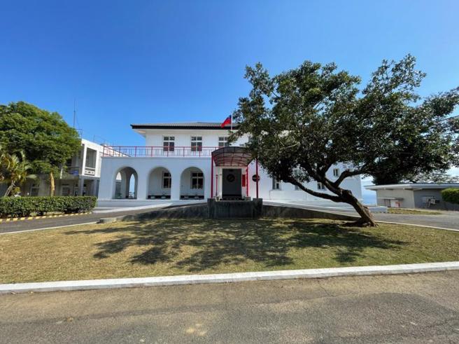 高雄市政府推出「文博遶境」共30条独家游程，由专业在地导览人员带领民眾探索高雄的发展歷程和城市风貌，并首次开放参观位于寿山管制区的「小白宫」张学良故居。（图/ 中央社）