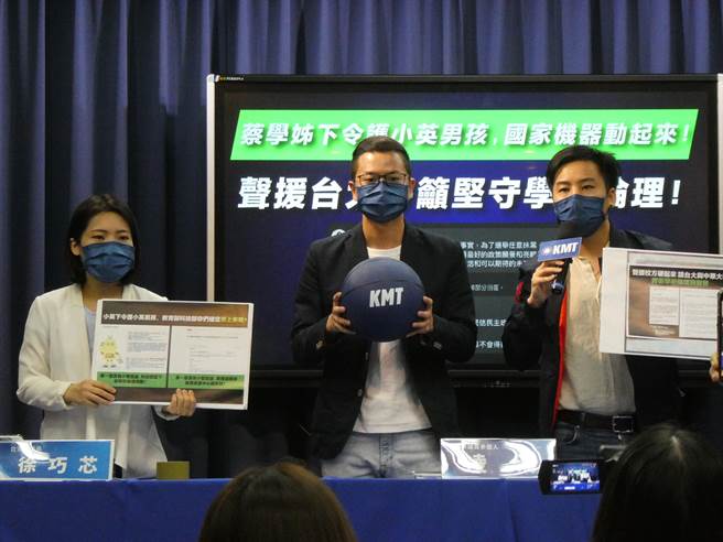 台大校长正遴选中，新竹市长林智坚台大国发所硕士论文却遭爆涉抄袭。国民党文传会副主委林家兴今天呼吁，7位参选台大校长的学者，都应公开站出来对林这件台湾高教史上重大丑闻表态，不要逃避将来应负的社会责任与应有高度。（周志豪摄）