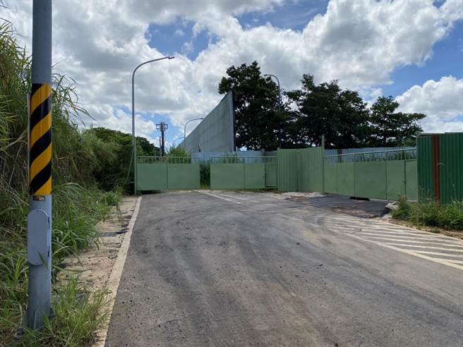 杨梅甡甡路将沿着国道一号东侧，开辟新路连接到秀才路。（蔡明亘摄）