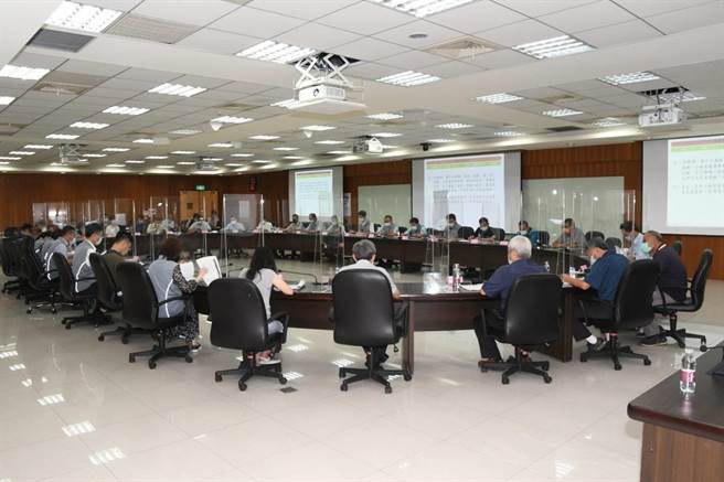 苗栗县政府8日上午召开万安45号防空演习协调会。（苗栗县警局提供／谢明俊苗栗传真）