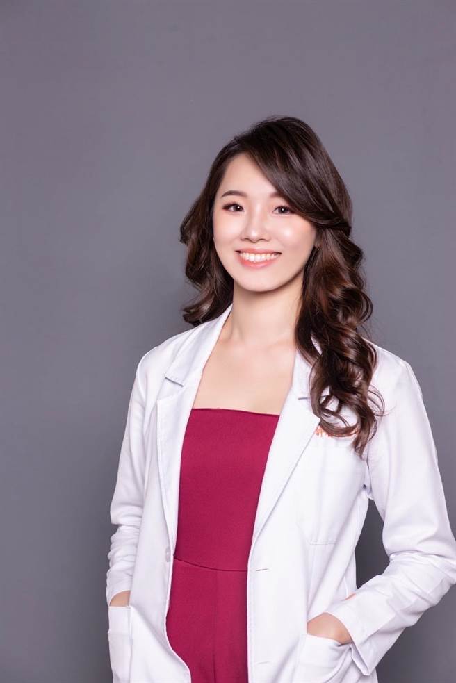 民进党8日提名营养师许睿慈参选基隆市中正区议员。（民进党基隆市党部提供／张志康基隆传真）