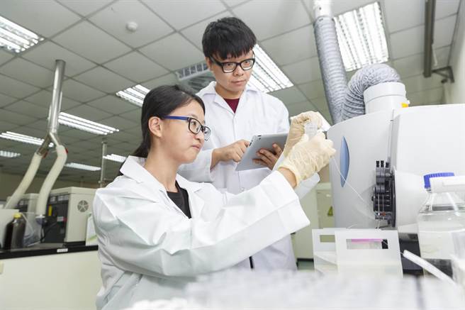 朝阳科大环境资源永续再利用研发中心具多项国际TAF环境检测认证项目，满足企业碳足迹、碳盘查、环境永续政策等需求。（朝阳科大提供／张妍溱台中传真）