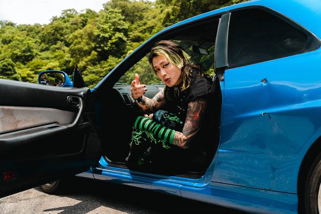 Marz23推出新歌〈不摇就滚〉。（华纳音乐提供）