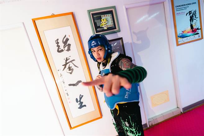 Marz23推出新歌〈不摇就滚〉。（华纳音乐提供）