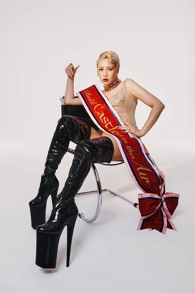 A-Lin将在16、17日于台北小巨蛋开唱，目前正积极备战练唱。（索尼音乐提供）