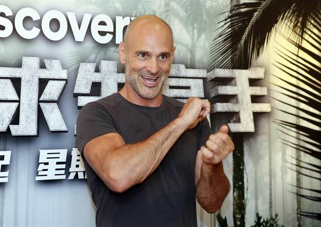 艾德史塔福（Ed Stafford）8日出席Discovery「单挑求生高手」台湾媒体见面会，分享他在台湾挑战荒野求生的经验。（姚志平摄）