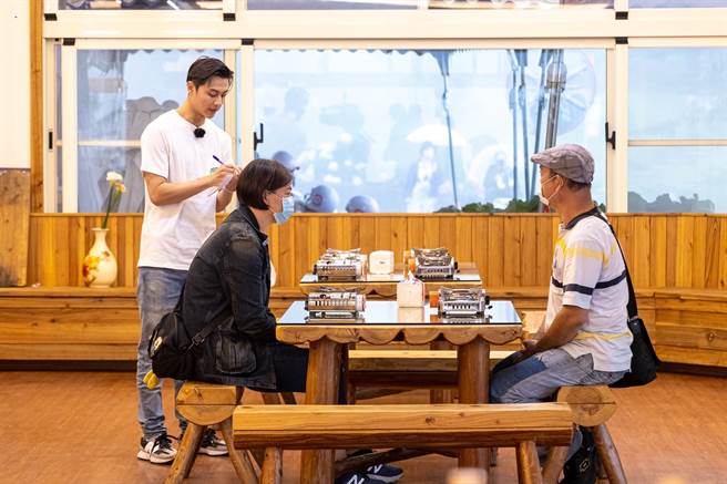 《全明星观察中2》王子当外场人员。（台视、好看娱乐提供）